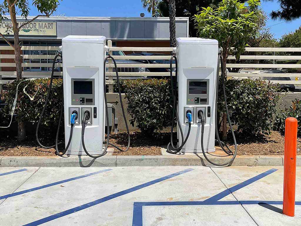 Two DCFC chargers at Yorba Linda 76 gas station